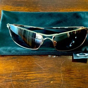 Like new Oakley sunglasses